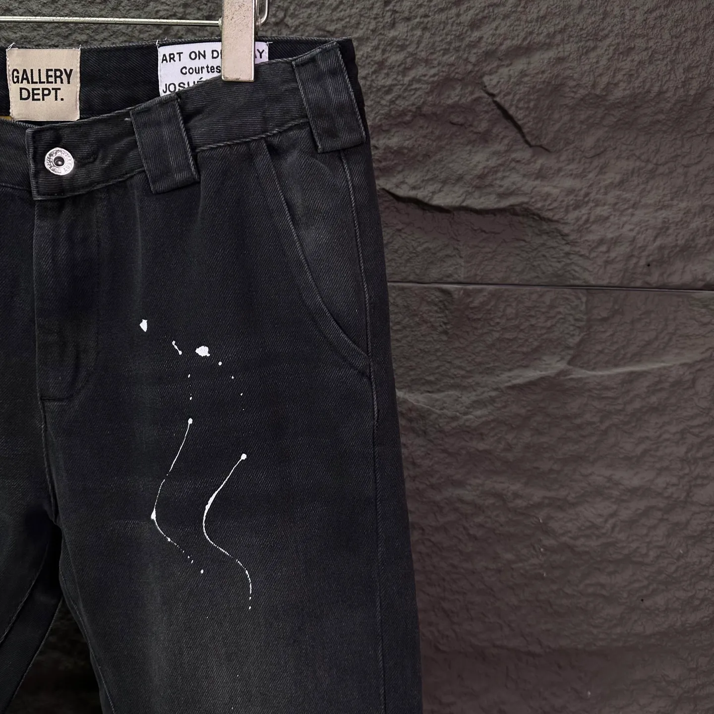 P250 GALLERY DEPT. 2026 New Retro Splashed Ink Splicing Couple Style Washed Loose Bootcut Jeans 🔥High Version🔥High Version🔥 Top Ceiling Quality Styles with different washed textures are very friendly to people with thin legs and thick legs. The bootcut version is very flattering to the leg shape. Moderate length that never goes out of style, easy and casual to match, basic styling for various styles, a must-have in the wardrobe! The fabric is stiff but also makes the upper body soft without losing texture. The washing process is even more perfect. It is a must-have item for everyone! ! ! Washed wheat, hang tag, pants label, three complete labels, color: black, size: 28, 30, 32, 34, 36 (five sizes)